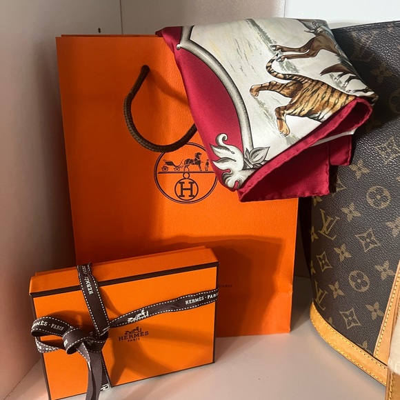 Hermes Accessories - 🔥Authentic HERMES Scarf🔥